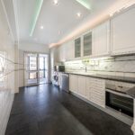 Apartamento | 3 Quartos | Varanda | Vista Mar | Estacionamento | Parque dos Poetas – Oeiras