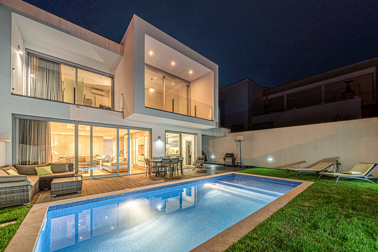 Moradia | Moderna | 5 Quartos | Piscina | Jardim | Livramento – Estoril