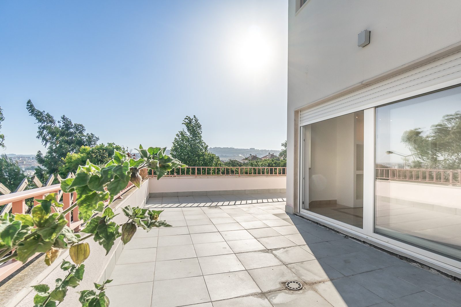 Apartamento | 2 Quartos | Terraço | Estacionamento | Ramada – Odivelas